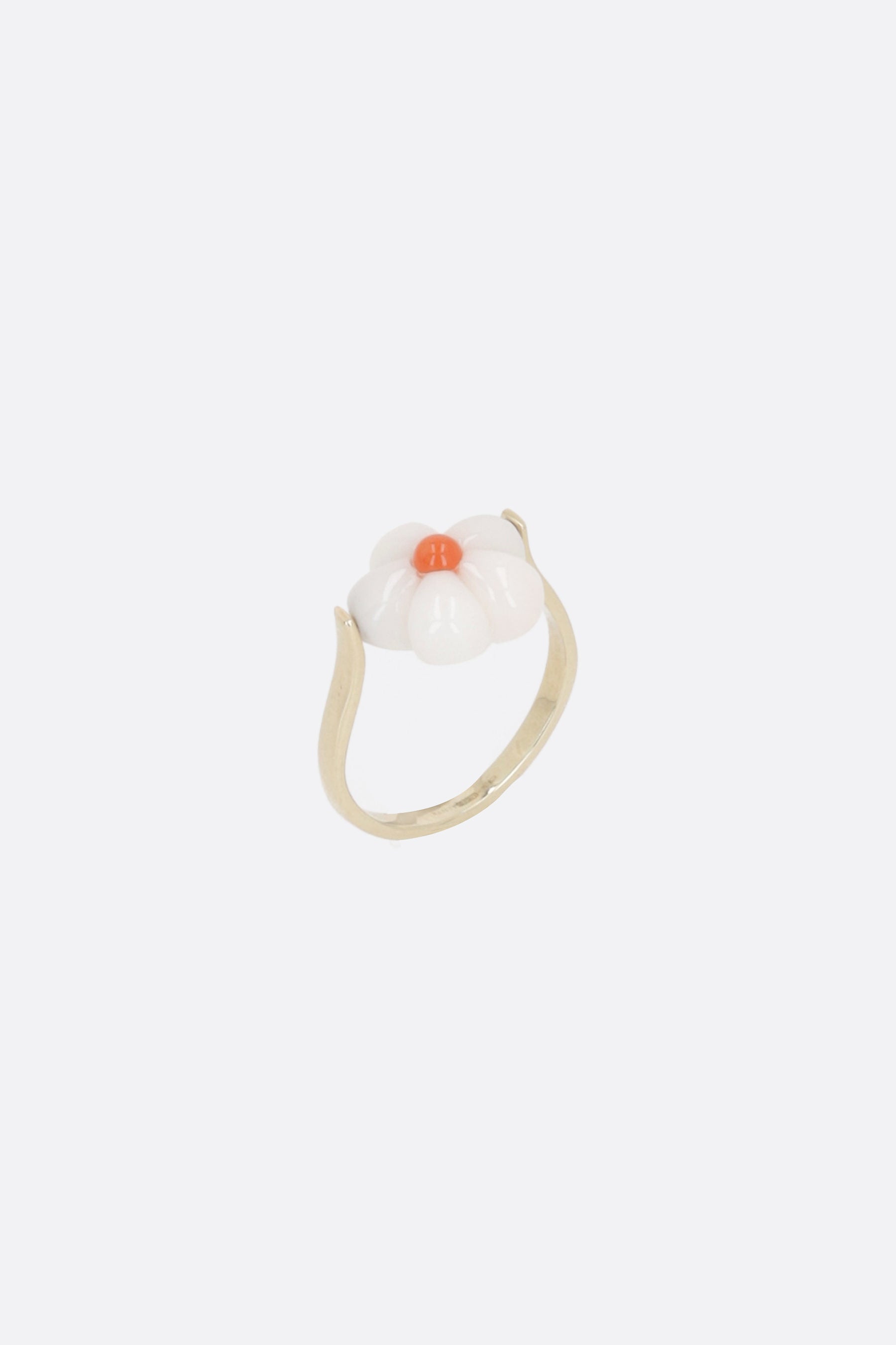 Daisy White ring in yellow gold and coral