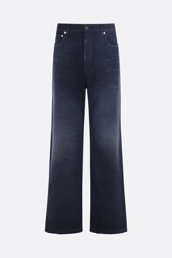 Curved Knee jeans in distressed denim