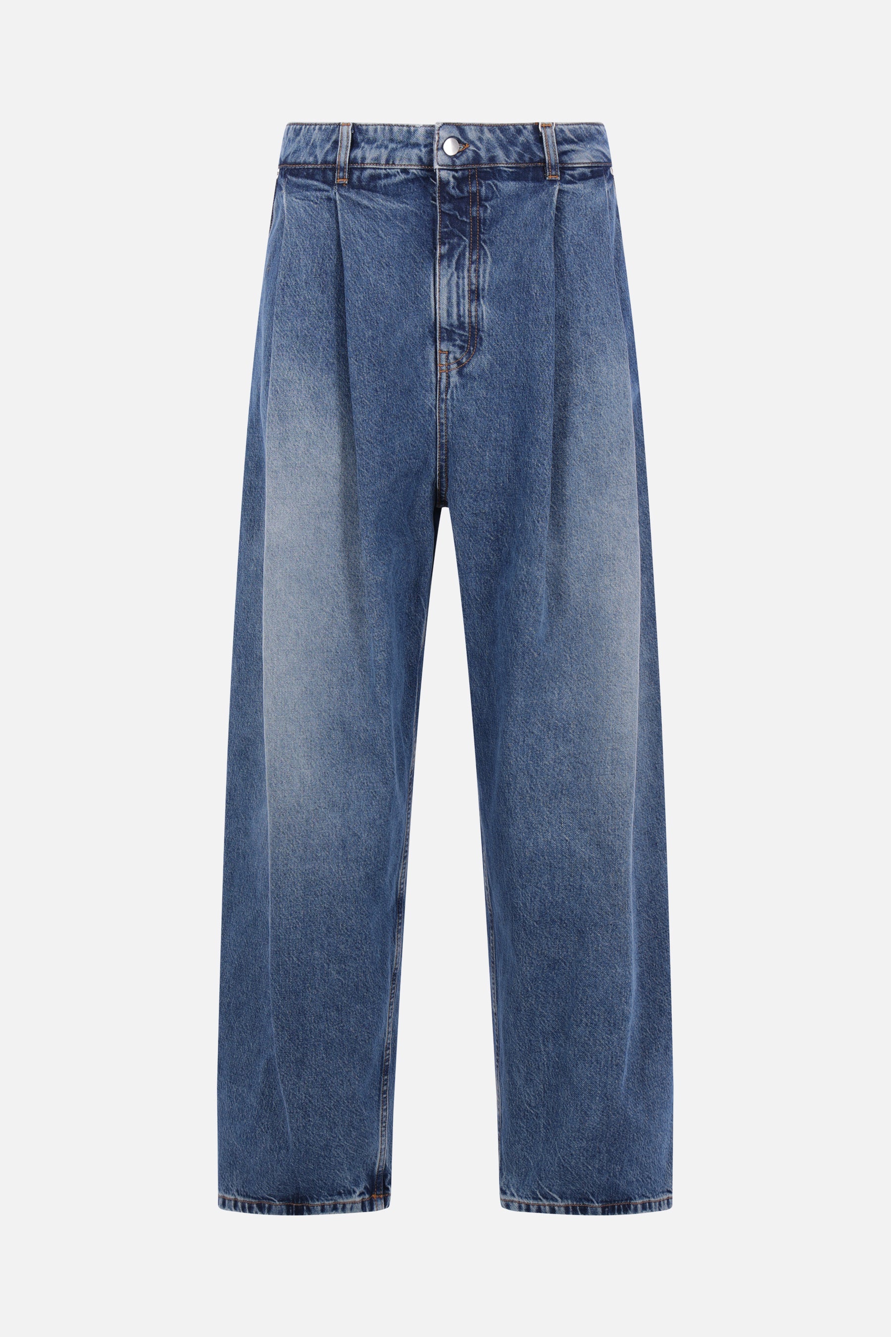 baggy jeans in denim