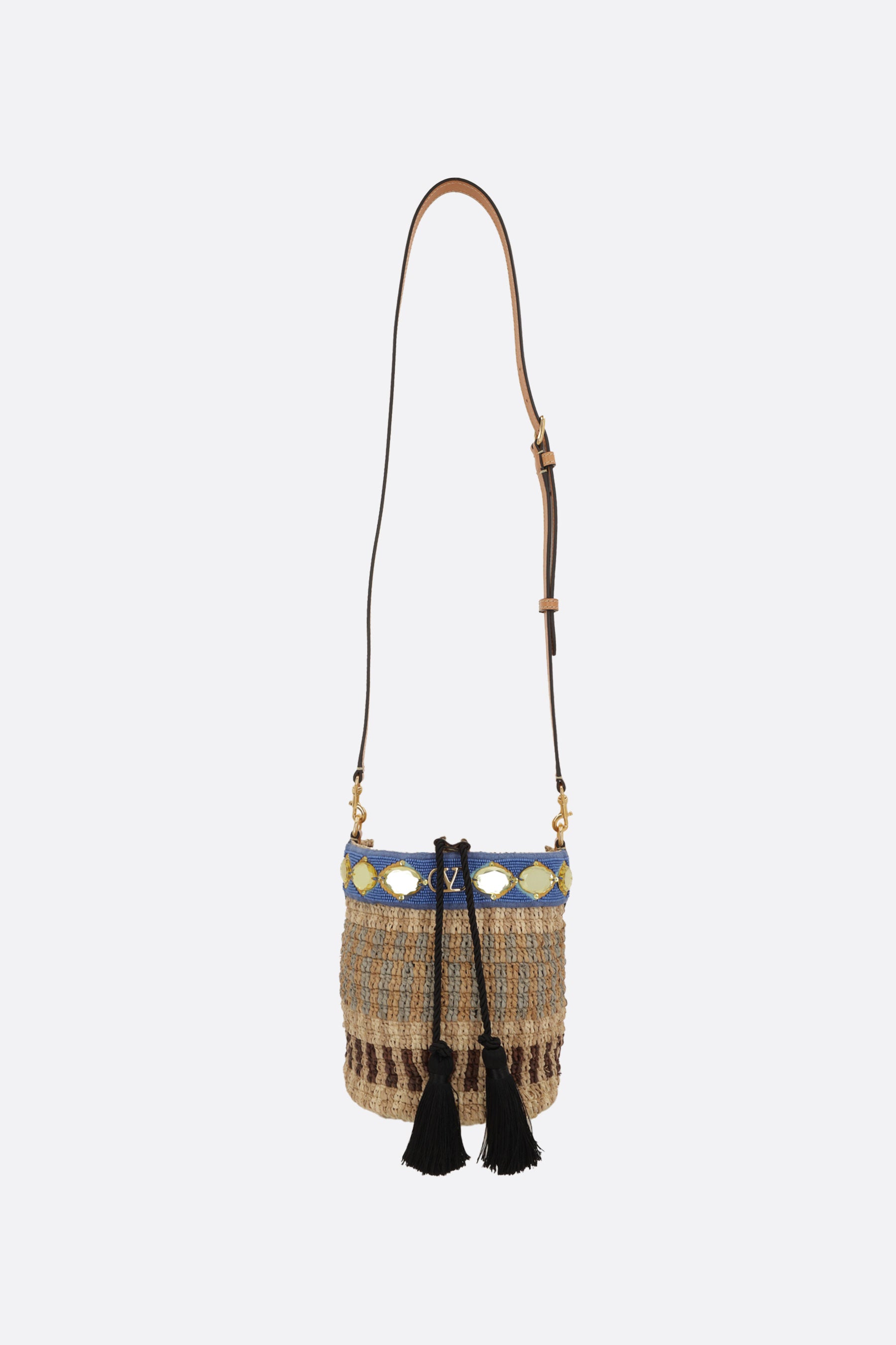small bucket bag in embroidered raffia