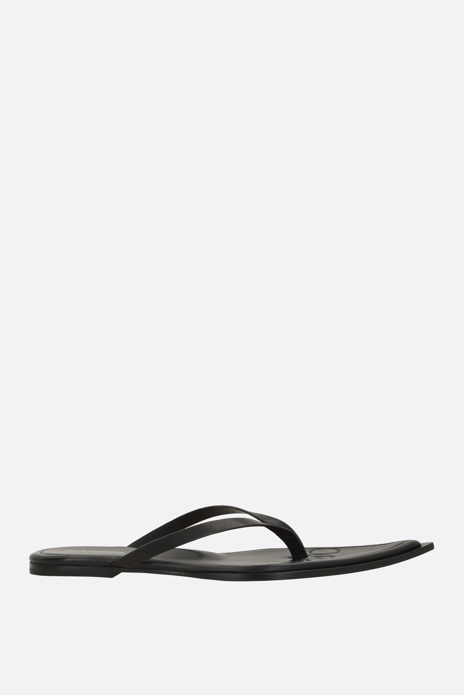 Pointy thong sandals in smooth leather