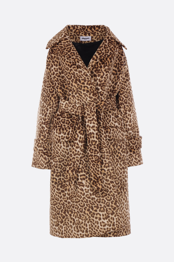 oversized coat in leopard printed velvet
