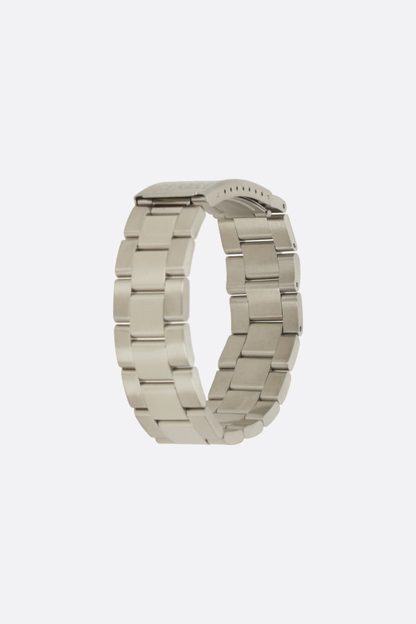 Numeric bracelet with engraved plate