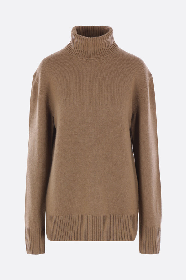 oversized turtleneck in cashmere