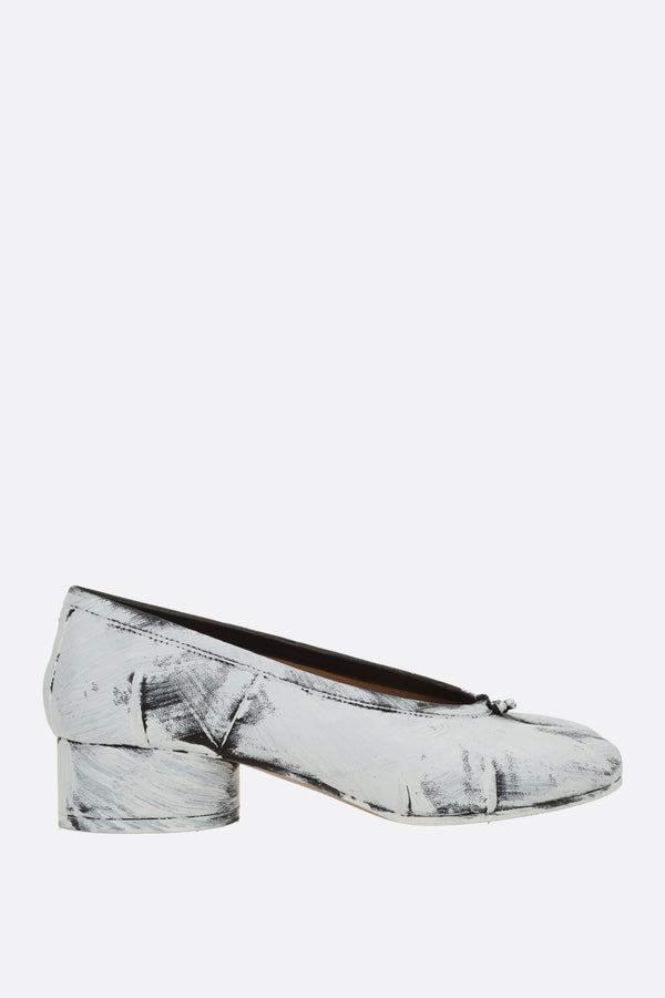 ballerina Tabi in pelle trattamento bianchetto